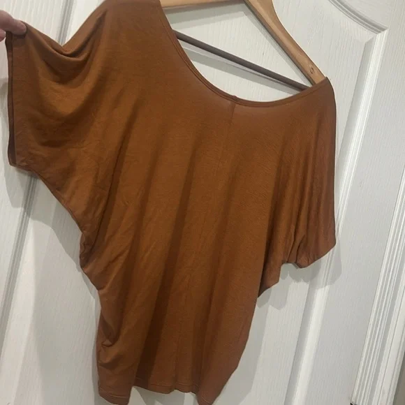 Active USA size small short sleeve gold top - Picture 3 of 4